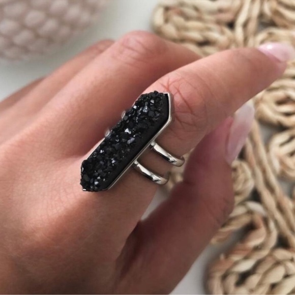 Kinsley Armellee🪢 Silver SIZE 10
Magna Raven (Black) Quartz Ring with Velvet bag - Picture 2 of 4